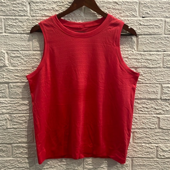 Lululemon tank. - Picture 1 of 3